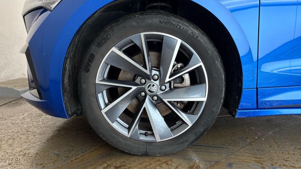 SKODA ENYAQ Image 17