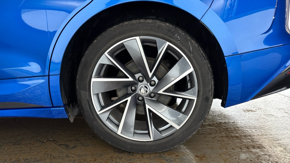 SKODA ENYAQ Image 18