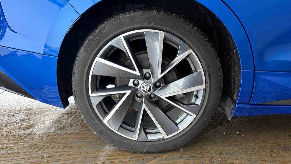 SKODA ENYAQ Image 19