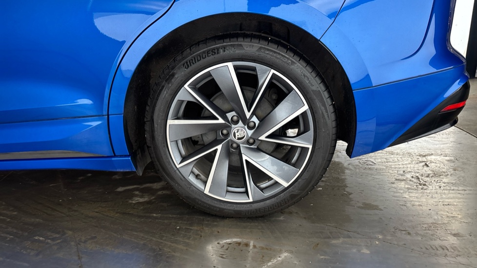 SKODA ENYAQ Image 18