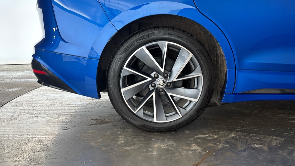 SKODA ENYAQ Image 19