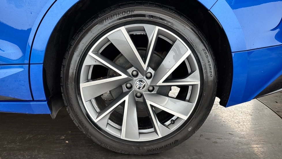 SKODA ENYAQ Image 18