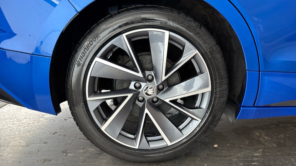 SKODA ENYAQ Image 19