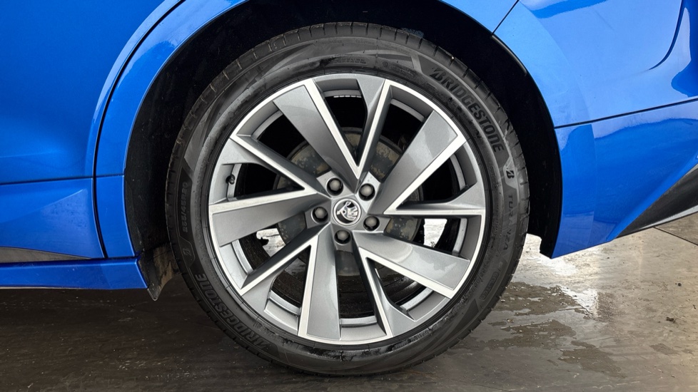 SKODA ENYAQ Image 18