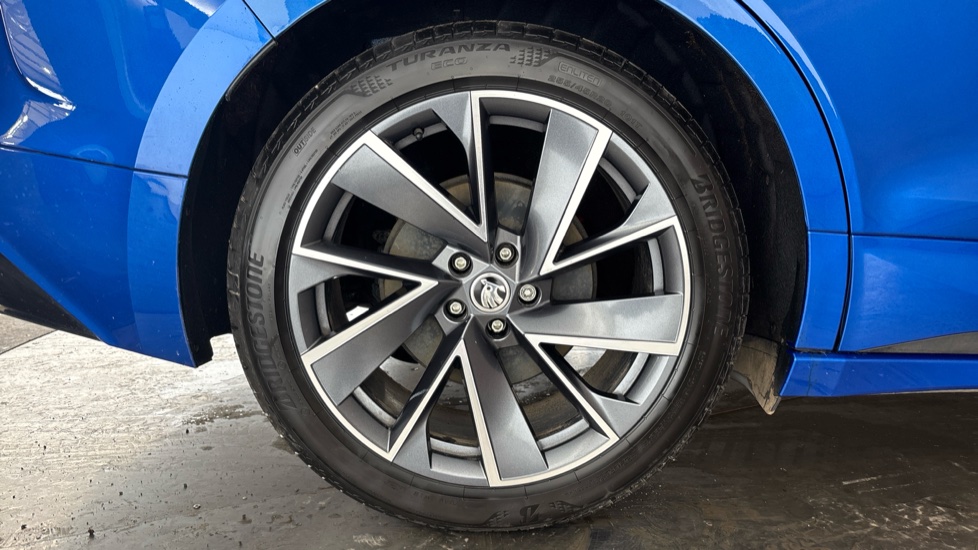SKODA ENYAQ Image 19