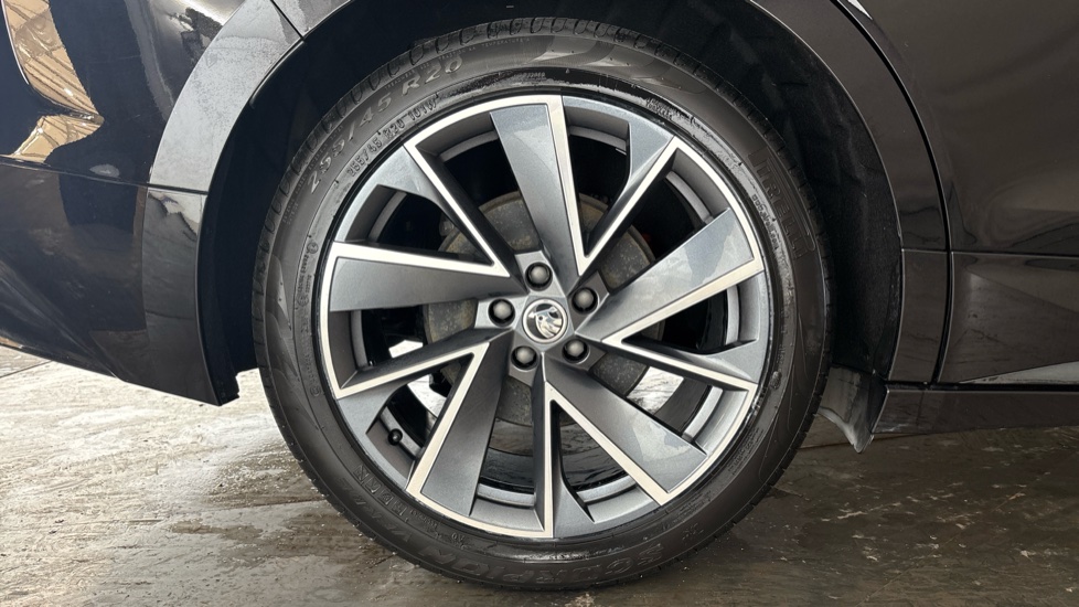 SKODA ENYAQ Image 19