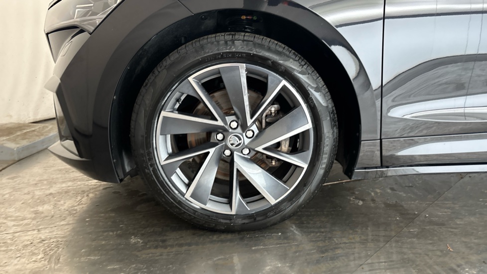 SKODA ENYAQ Image 17