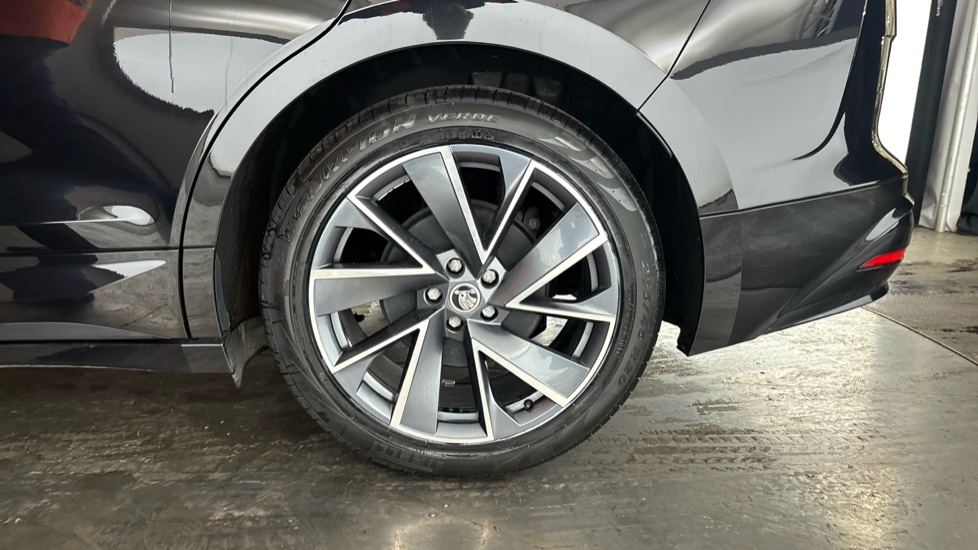 SKODA ENYAQ Image 18