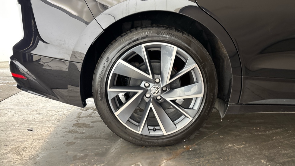 SKODA ENYAQ Image 19