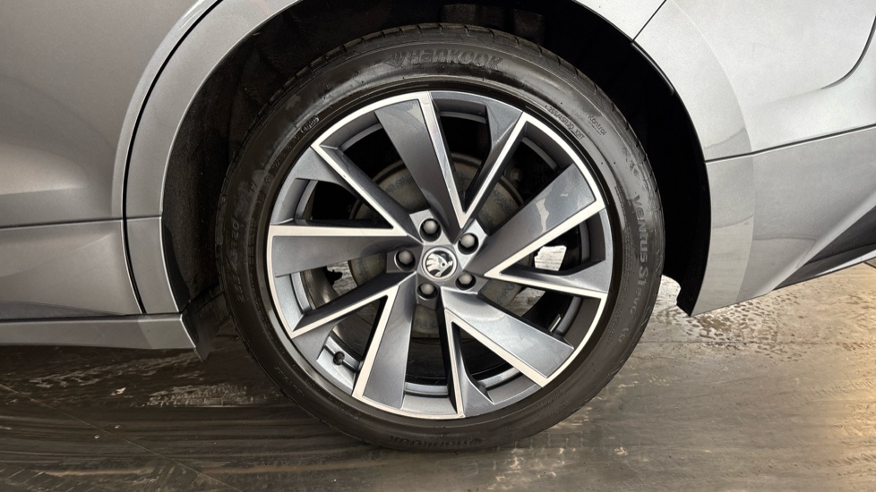 SKODA ENYAQ Image 18