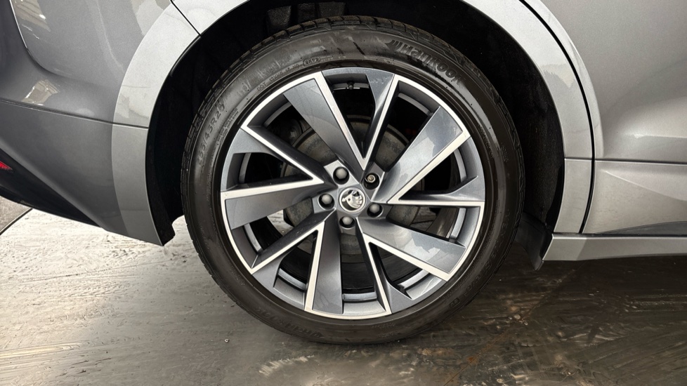 SKODA ENYAQ Image 19