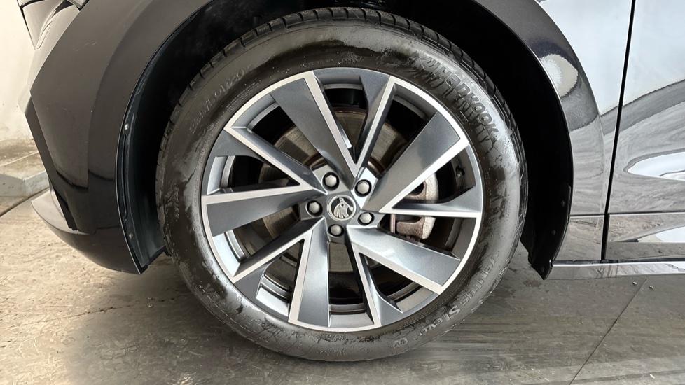 SKODA ENYAQ Image 17