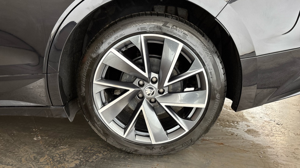 SKODA ENYAQ Image 18