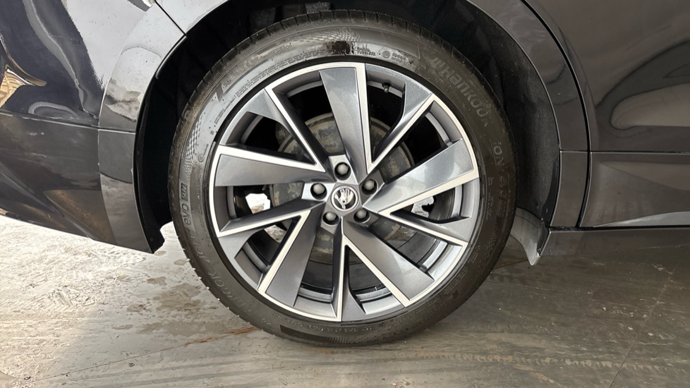 SKODA ENYAQ Image 19