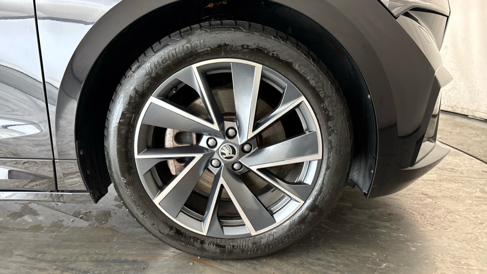 SKODA ENYAQ Image 20