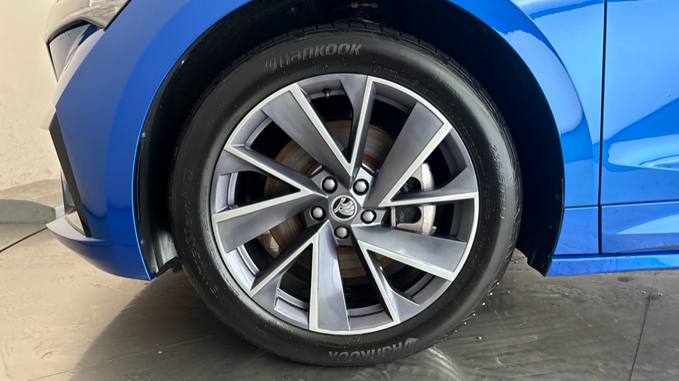 SKODA ENYAQ Image 17