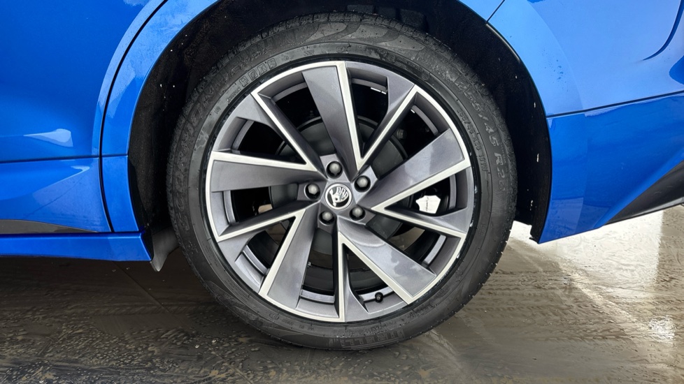 SKODA ENYAQ Image 18