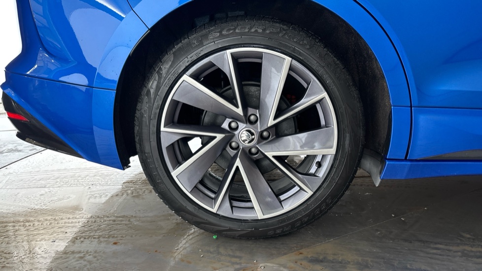 SKODA ENYAQ Image 19