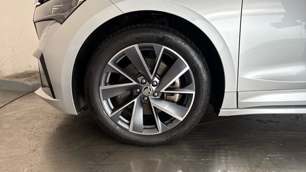SKODA ENYAQ Image 17