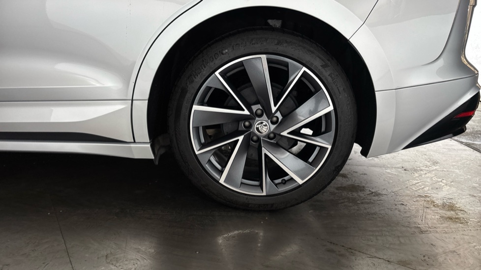 SKODA ENYAQ Image 18