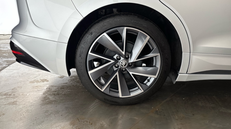 SKODA ENYAQ Image 19