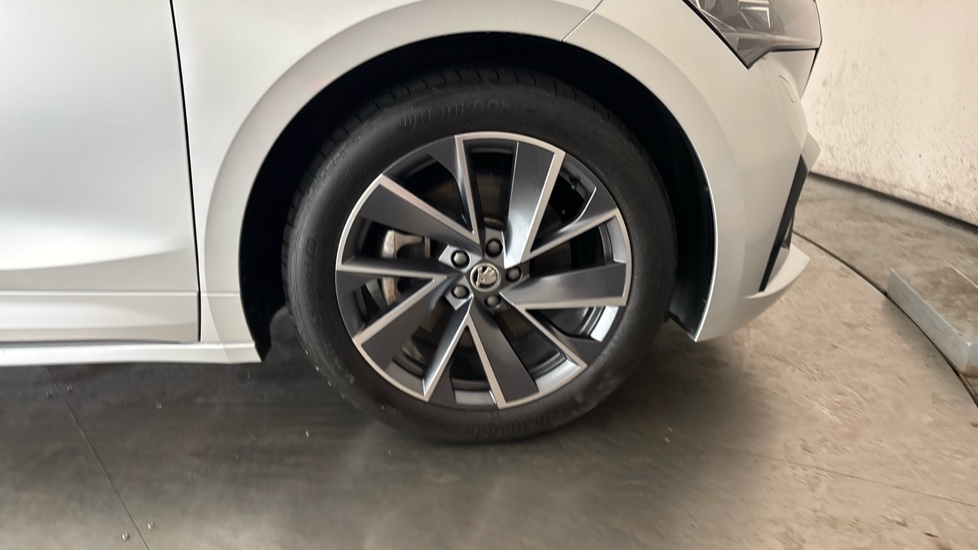 SKODA ENYAQ Image 20