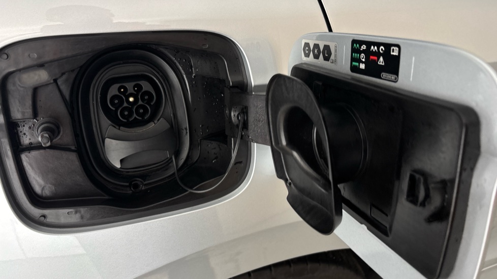 SKODA ENYAQ Image 21