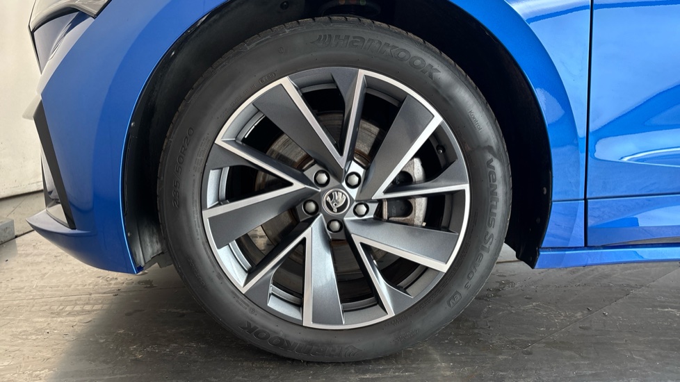 SKODA ENYAQ Image 17