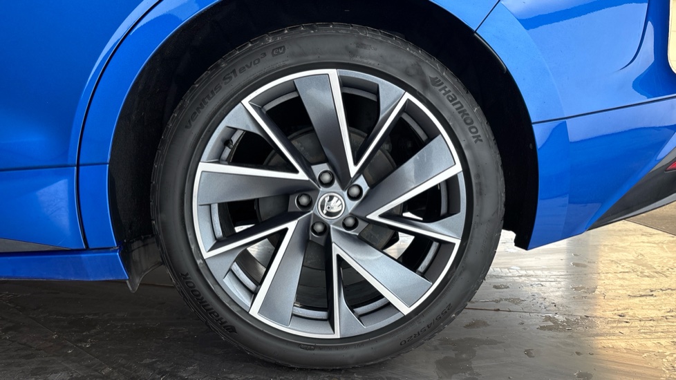 SKODA ENYAQ Image 18