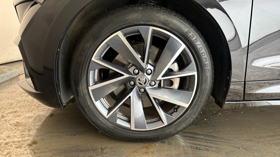 SKODA ENYAQ Image 17