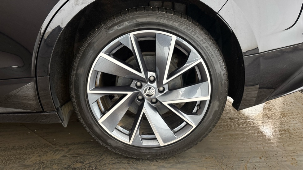 SKODA ENYAQ Image 18