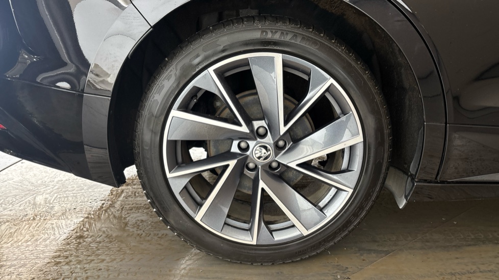 SKODA ENYAQ Image 19