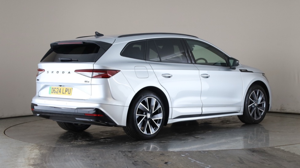 SKODA ENYAQ Image 5