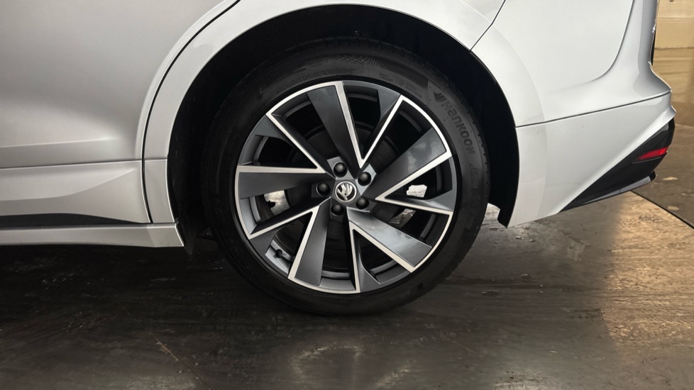 SKODA ENYAQ Image 18