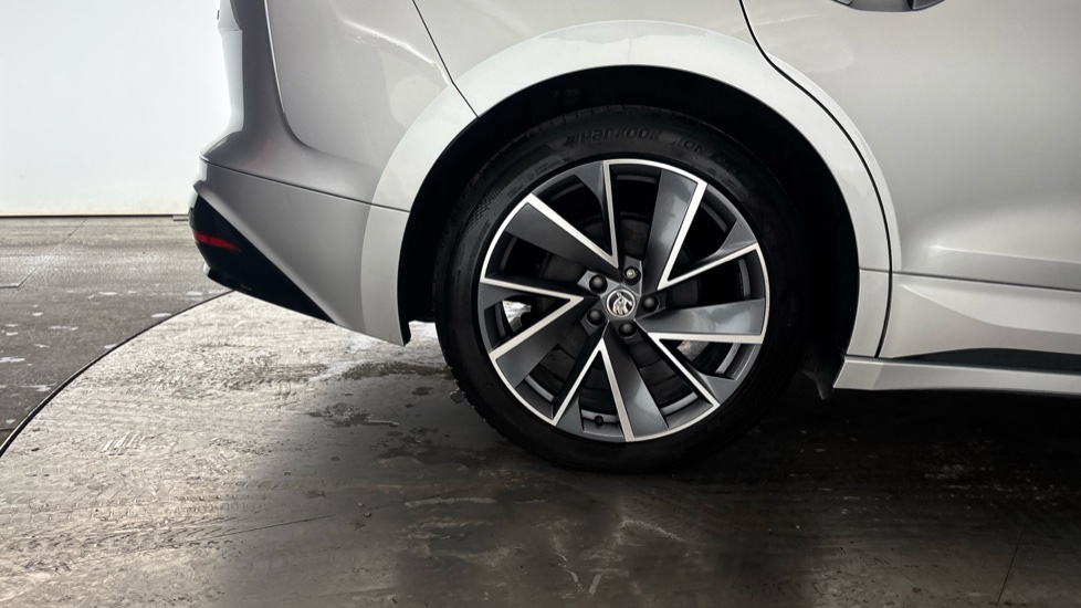 SKODA ENYAQ Image 19