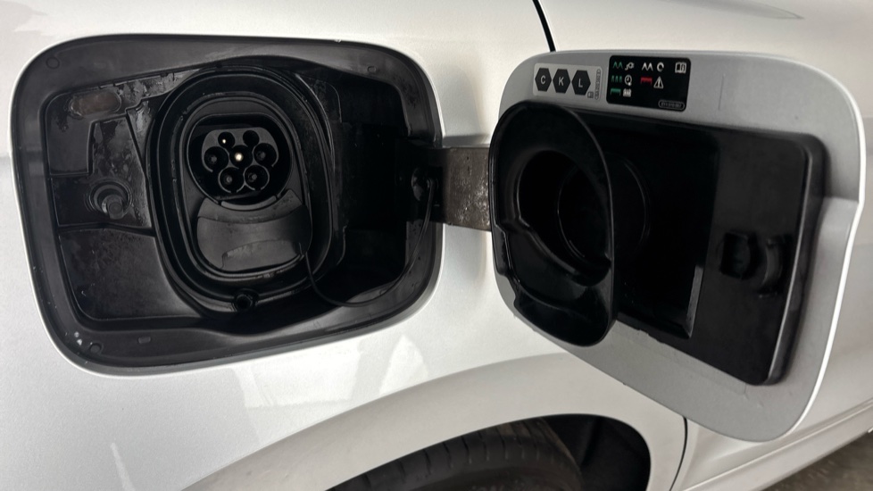 SKODA ENYAQ Image 21