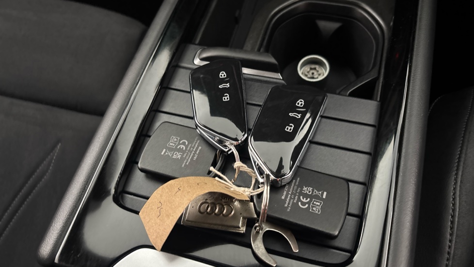 VOLKSWAGEN ID.7 2 keys available