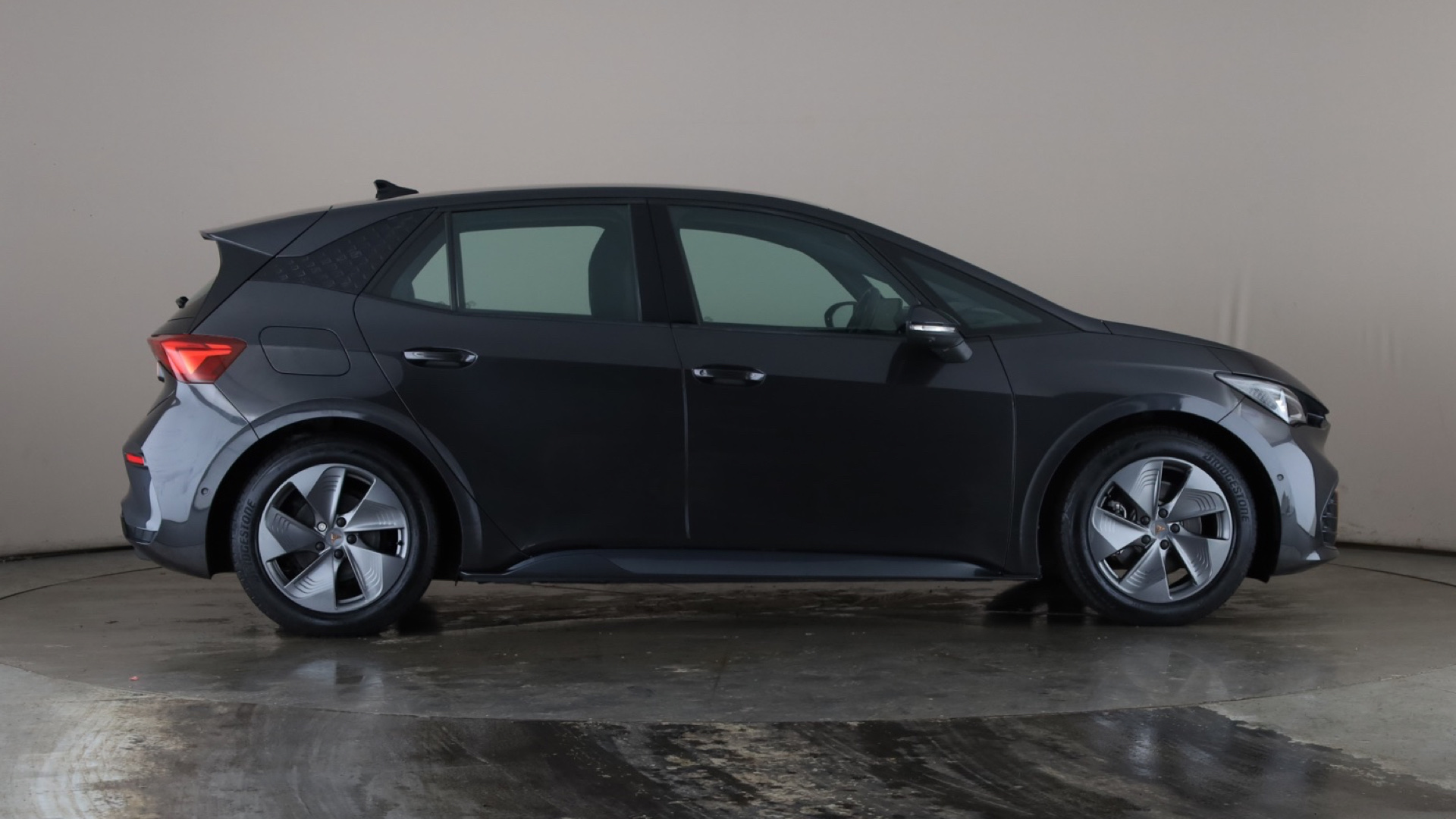 4020841 150kW V1 58kWh 5dr Auto