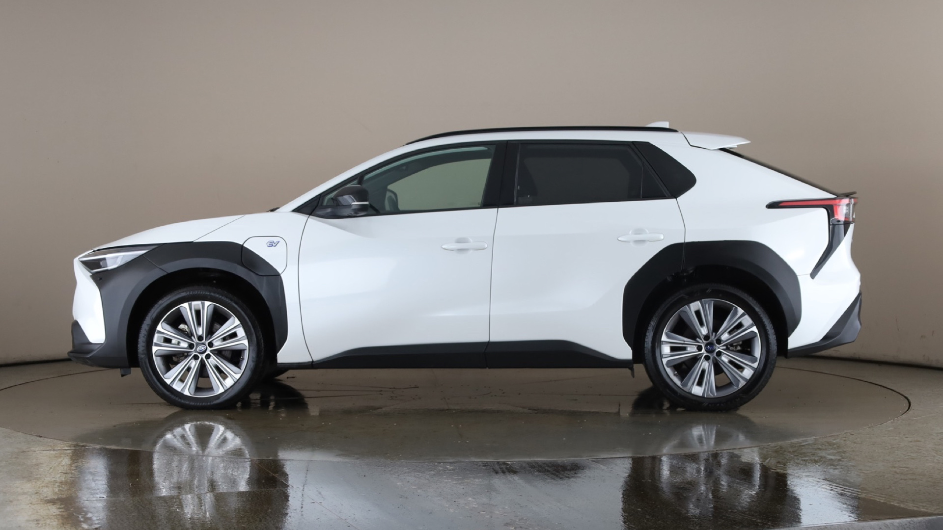 4058256 150kW Touring 71.4kWh 5dr Auto AWD