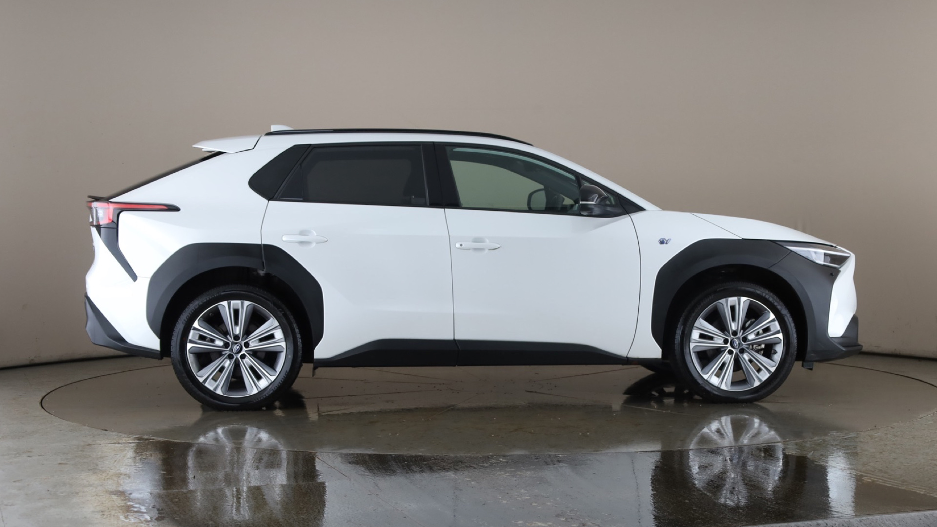 4058256 150kW Touring 71.4kWh 5dr Auto AWD