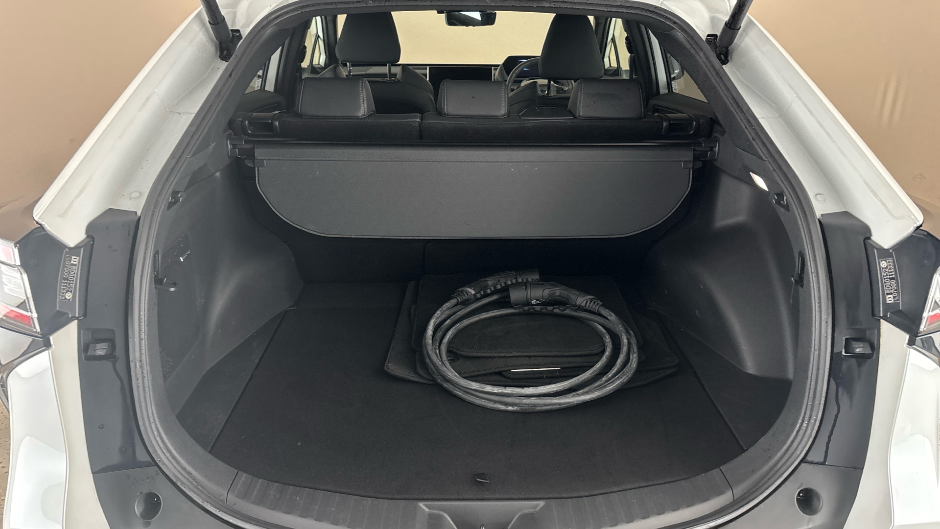 4058256 150kW Touring 71.4kWh 5dr Auto AWD