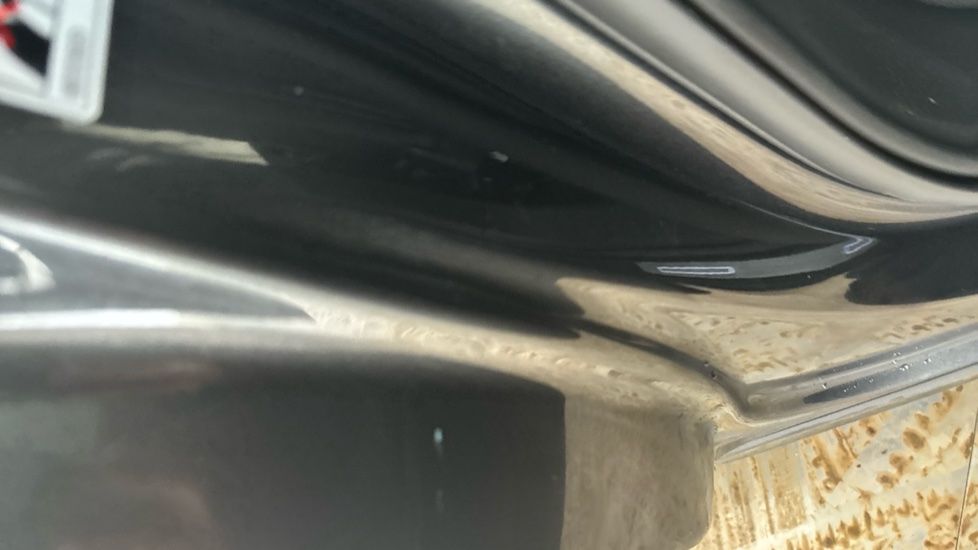 AUDI E-TRON scratches