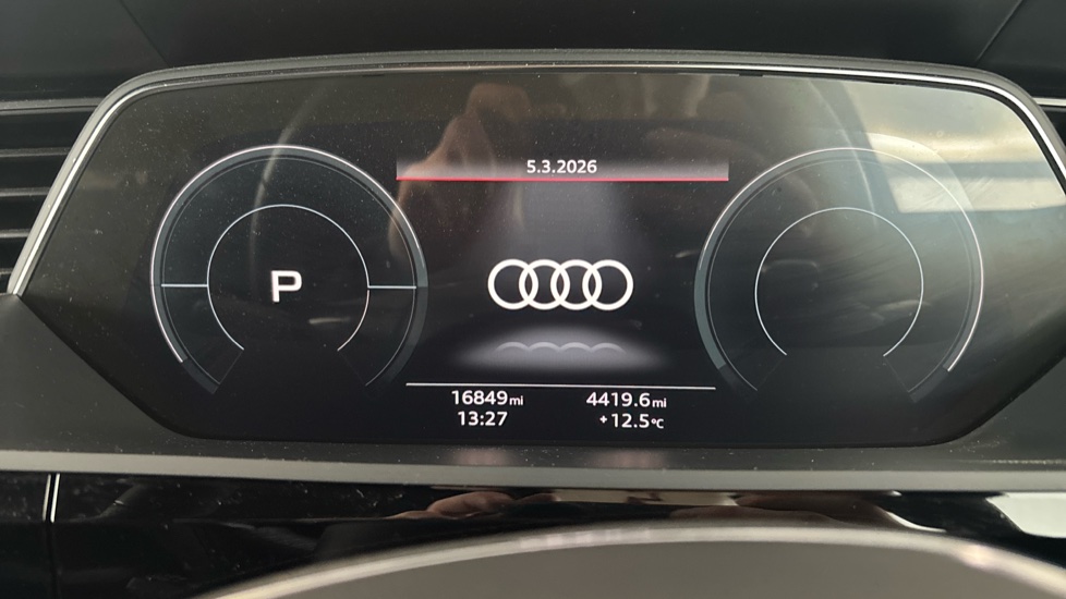 AUDI E-TRON Image 13
