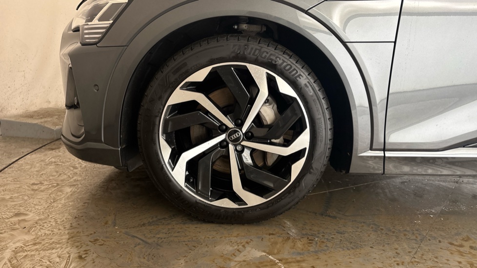 AUDI E-TRON Image 17