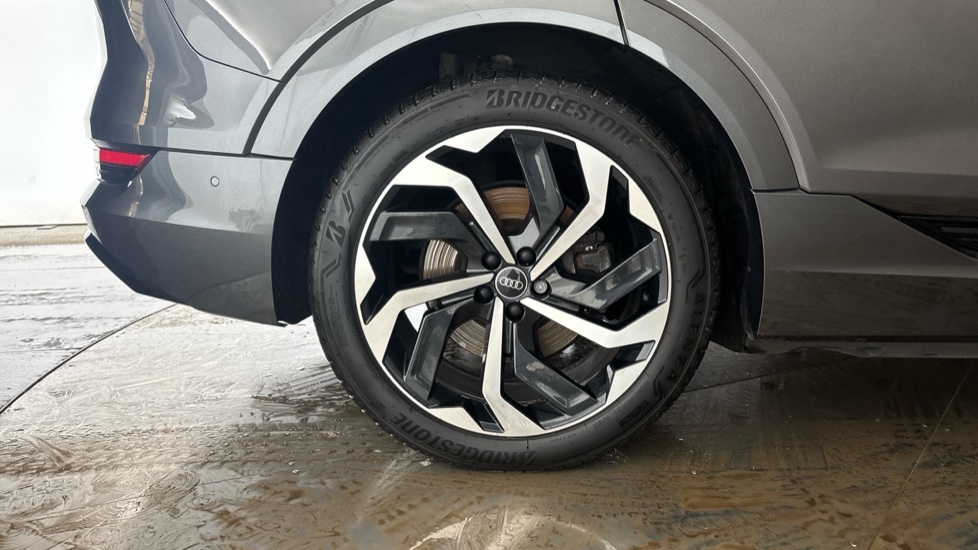 AUDI E-TRON Image 19