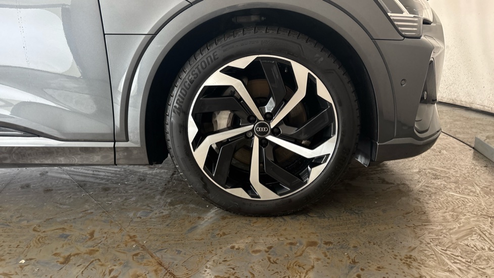 AUDI E-TRON Image 20