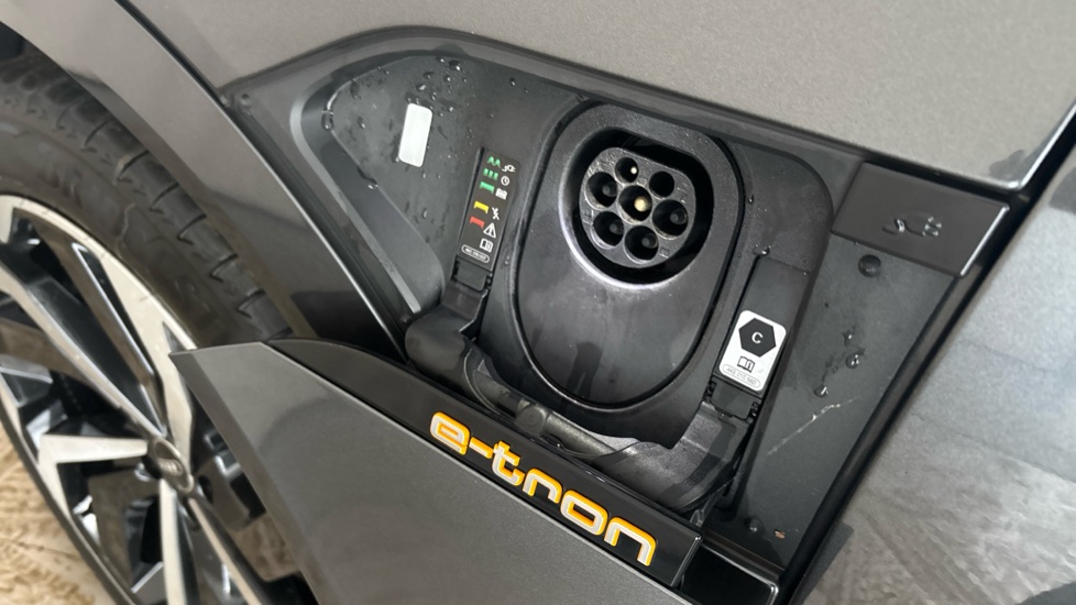 AUDI E-TRON Image 21