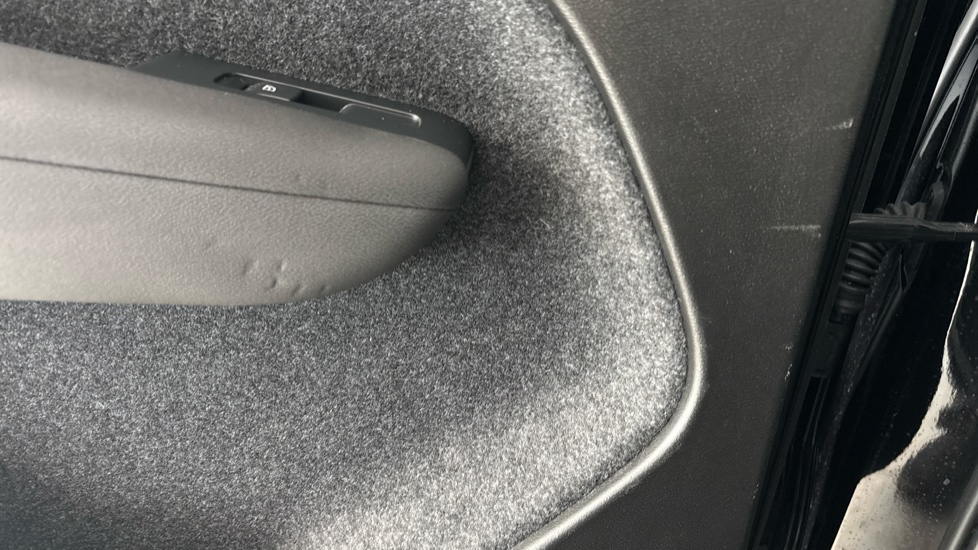 VOLVO C40 Worn and scratches