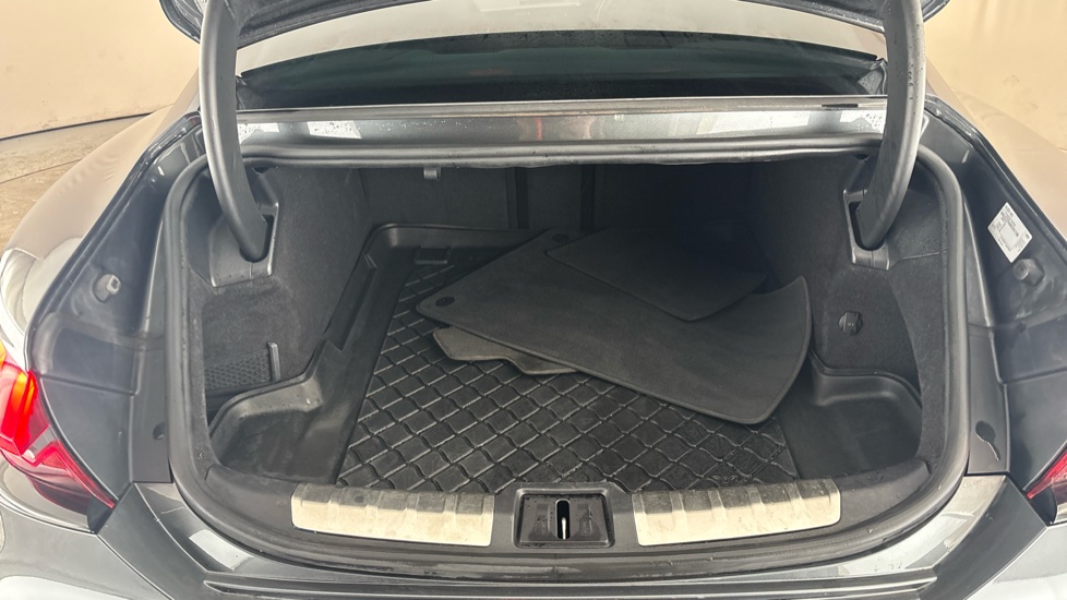 AUDI E-TRON GT Image 15