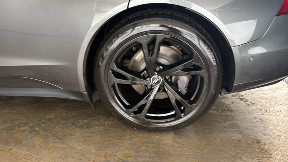 AUDI E-TRON GT Image 18